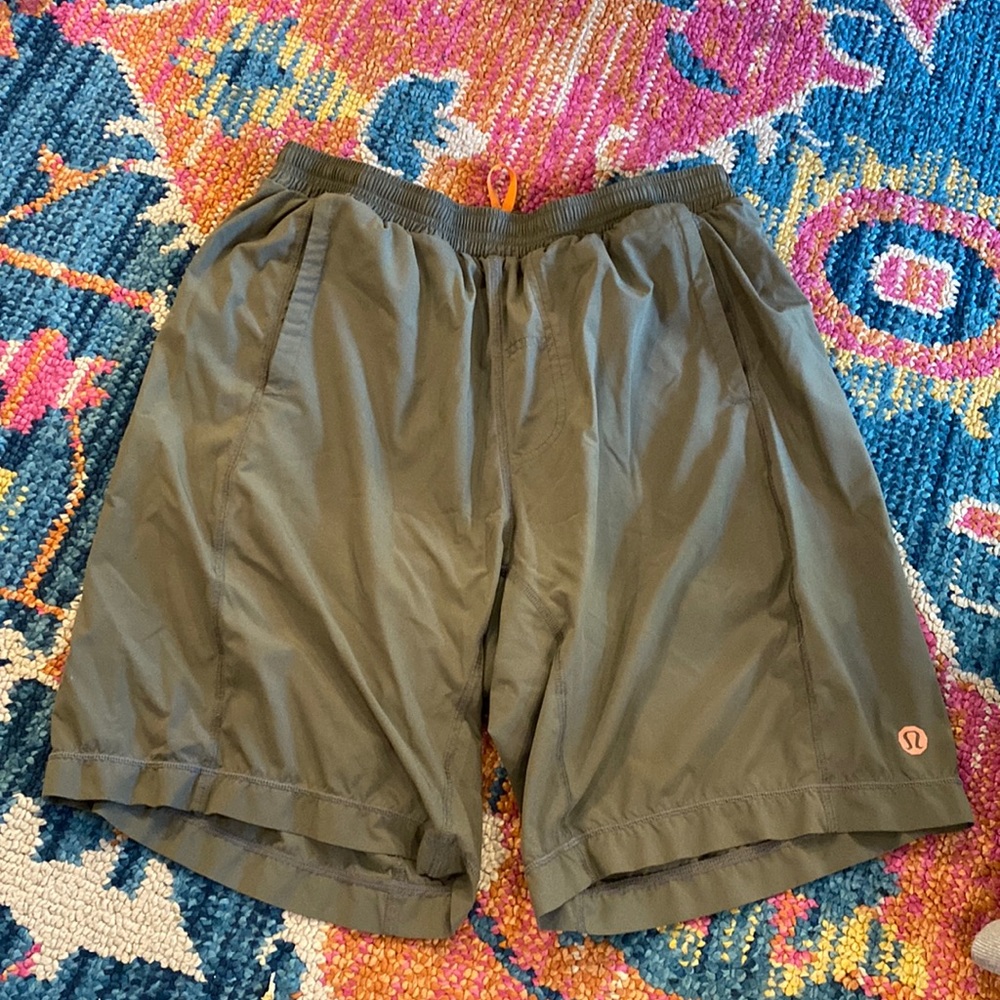 Lululemon men’s workout shorts size large